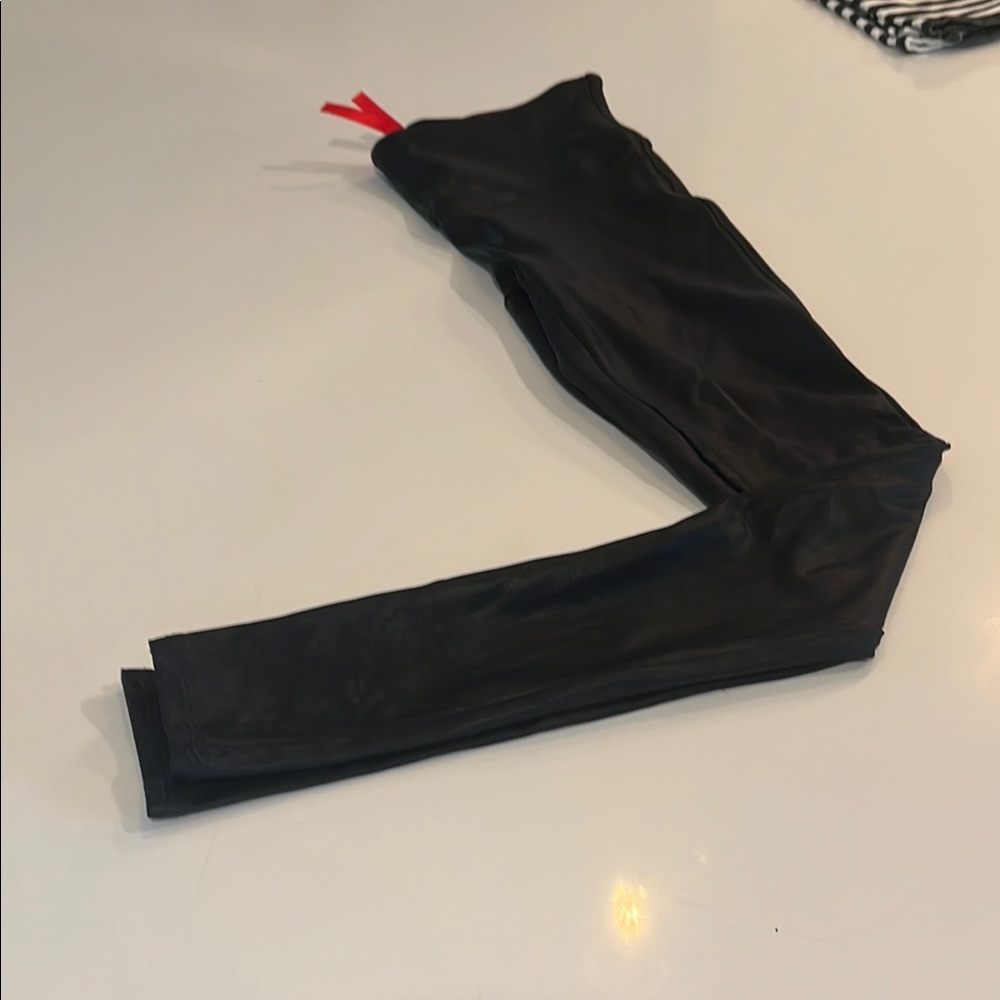 Spanx Sz s
Faux crushed leather look